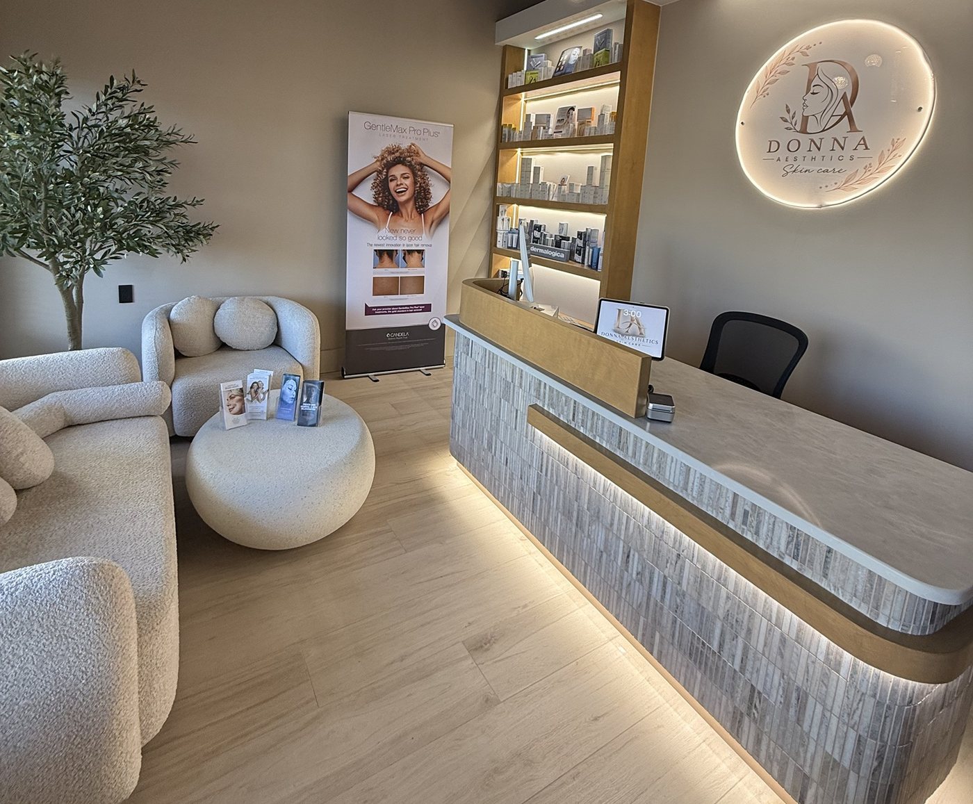 The lounge and reception desk at Donna Aesthetics